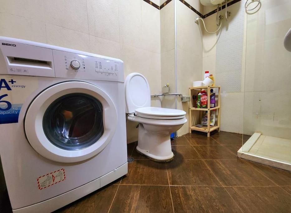 One Bd Flat Near Center With 24H Self Check In Tirana Exterior foto
