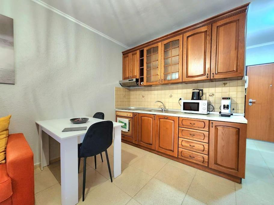 One Bd Flat Near Center With 24H Self Check In Tirana Exterior foto