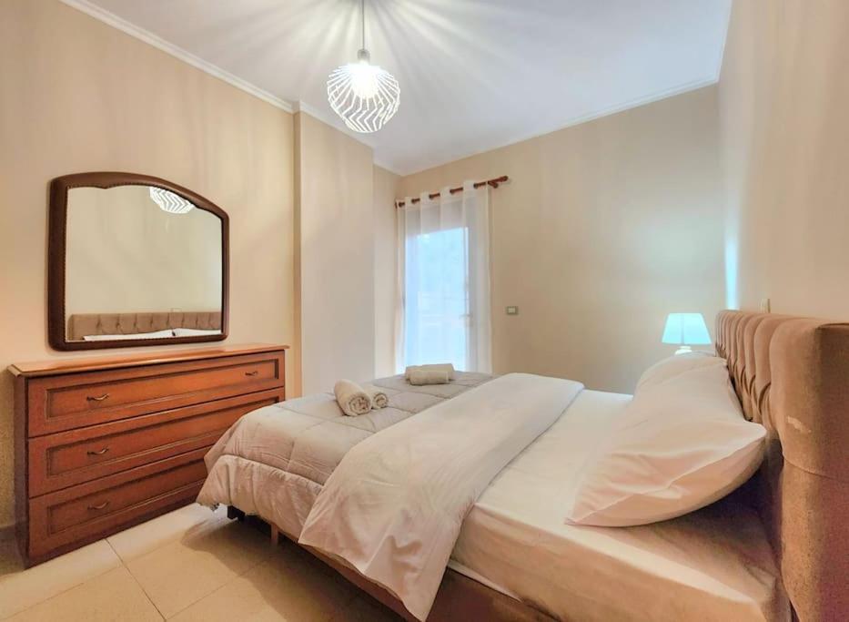 One Bd Flat Near Center With 24H Self Check In Tirana Exterior foto